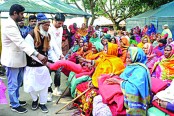 রাজশাহীর পদ্মা পাড়ে বসুন্ধরার শীতবস্ত্র বিতরণ