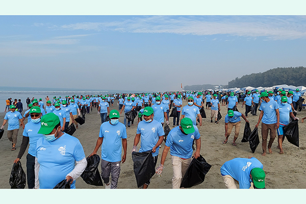 কক্সবাজারে আরএফএল গ্রুপের টেল প্লাস্টিকস ‘বিচ ক্লিনিং’ কর্মসূচি পালন