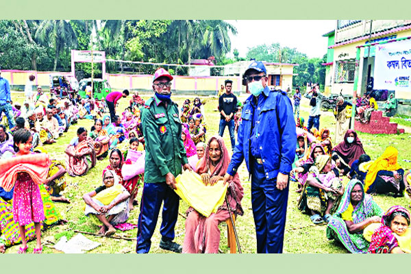 বসুন্ধরার শীতবস্ত্র পেয়ে আবেগ আপ্লুত পাঁচ গ্রামের দরিদ্ররা