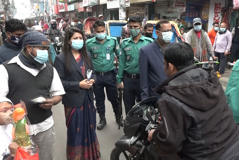 স্বাস্থ্যবিধি নিশ্চিত করতে বরিশালে অভিযান