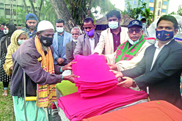 তিন জেলার শীতার্তরা পেলেন বসুন্ধরার কম্বল