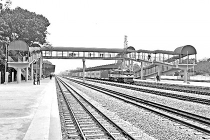 নজর কাড়ছে কুমিল্লা রেলস্টেশন