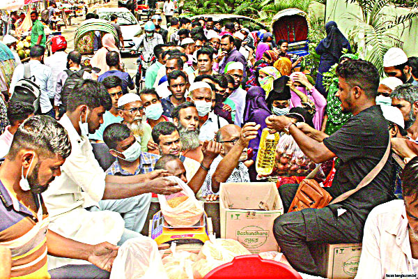 ফ্যামিলি কার্ডে টিসিবির পণ্য বিতরণ