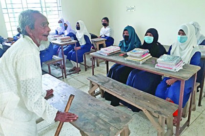 চা বিক্রেতা থেকে আলোকিত মানুষ গড়ার কারিগর