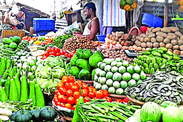 চট্টগ্রামে অস্থির হয়ে উঠেছে সবজির বাজার