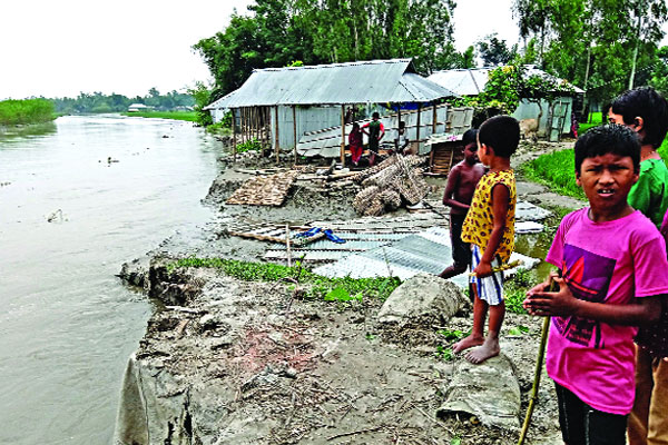 তিস্তার ২১ পয়েন্টে তীব্র ভাঙন
