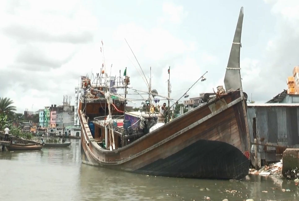 ৬৫ দিন সমূদ্রে মাছ শিকারে নিষেধাজ্ঞা 