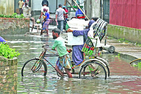 বর্ষার আগেই পানিতে নিমজ্জিত চট্টগ্রাম নগরী