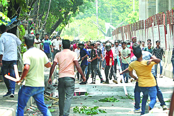 আবার রণক্ষেত্র ঢাকা