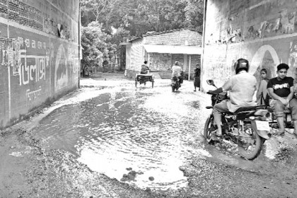 সুলতান সেতুর আন্ডারপাস সড়কে অল্প বৃষ্টিতেই জলাবদ্ধতা!