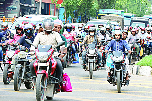 রিকশার শহর এখন মোটরসাইকেলের