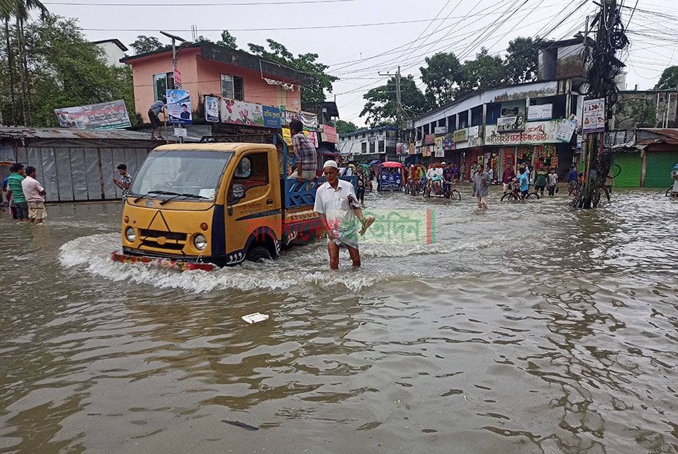 সুনামগঞ্জের পাঁচ উপজেলায় পানিবন্দী কয়েক লাখ মানুষ