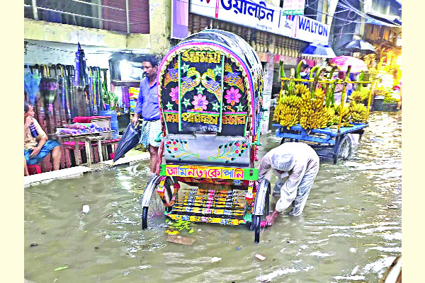 চট্টগ্রামে দিনভর পানি দিনভর ভোগান্তি