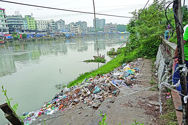 দখল-দূষণে বিলীন তুরাগ