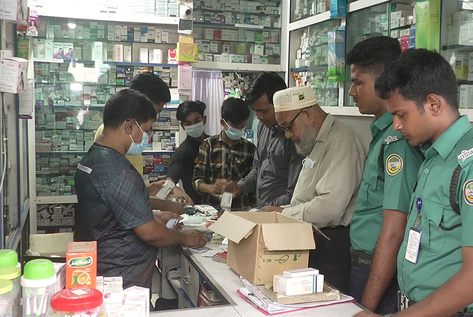 বরিশালে দুই ফার্মেসিকে জরিমানা, ওষুধ জব্দ