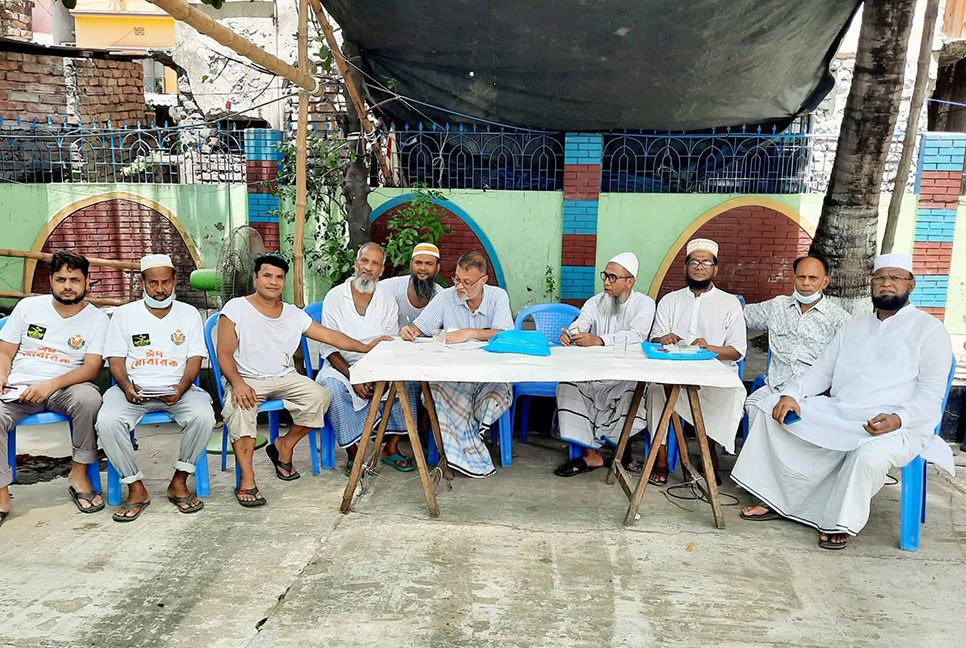 ‘এ পঞ্চায়েতে যিনি কোরবানি দেননি তিনিও সমবণ্টনে মাংস পাবেন’