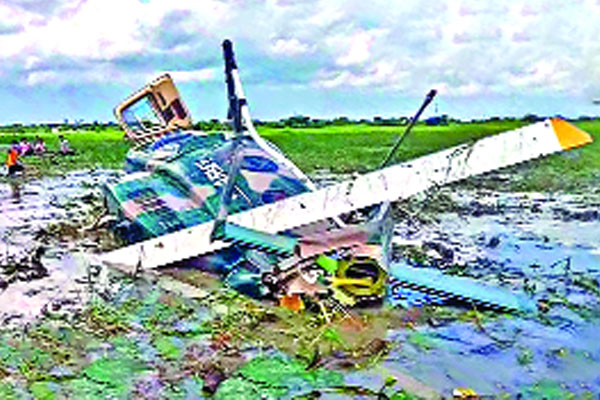 দুর্ঘটনায় সেনাবাহিনীর প্রশিক্ষণ হেলিকপ্টার দুই পাইলট আহত