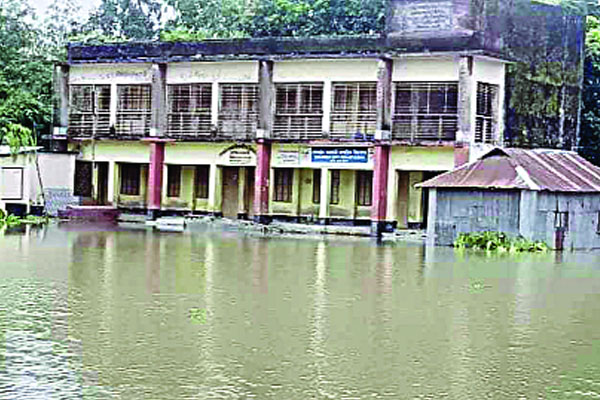 ভয়াবহ ভাঙন তিস্তায় পানি বাড়ছে যমুনায় অনেক স্কুল বন্ধ