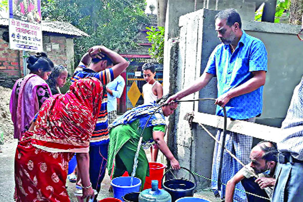 পানি নিয়ে দ্বিমুখী সংকট