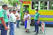 গণপরিবহনে সঠিক ভাড়া নিশ্চিত করতে গতকাল অভিযান চালায় ভ্রাম্যমাণ আদালত