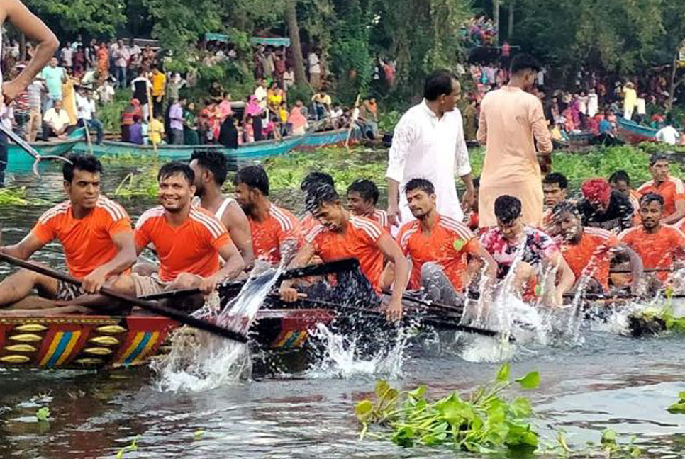 কোটালীপাড়ায় ঐতিহ্যবাহি নৌকাবাইচ অনুষ্ঠিত