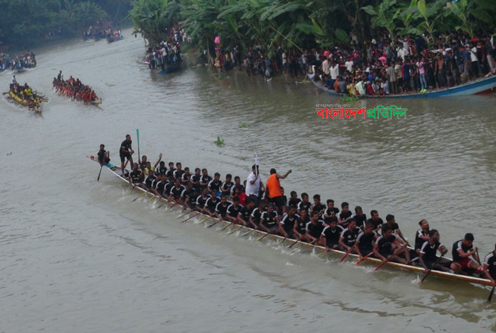 দেড়শ বছরের ঐতিহ্যবাহী নৌকা বাইচ ও মেলা 