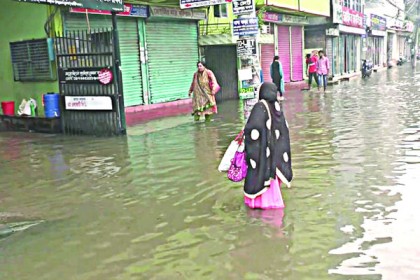 জলাবদ্ধতা গণপরিবহন সড়ক বেহাল