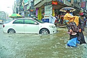 ঢাকাসহ সারা দেশে ঝড়বৃষ্টি বিপর্যস্ত জনজীবন