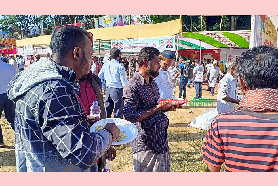 উৎসবের আমেজে খাবার, ফুরফুরে মেজাজে নেতাকর্মীরা