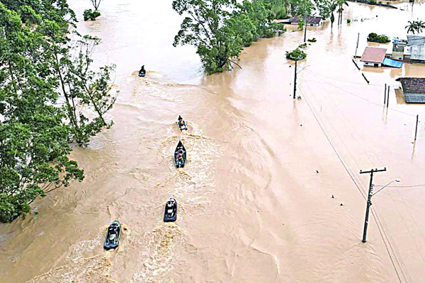 ব্রাজিলে ভয়াবহ বন্যা ও ভূমিধসে নিখোঁজ অর্ধশতাধিক