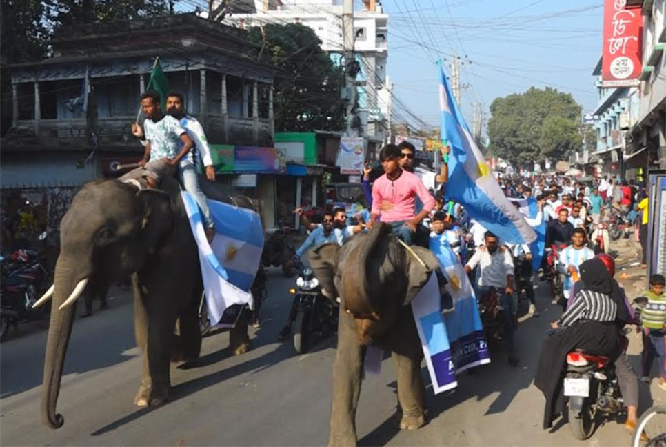 পাবনায় আর্জেন্টিনা সমর্থকদের শোভাযাত্রা