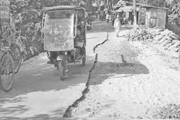 বেহাল রায়পুর-বাতাকান্দি সড়ক সংস্কারে ধীরগতি