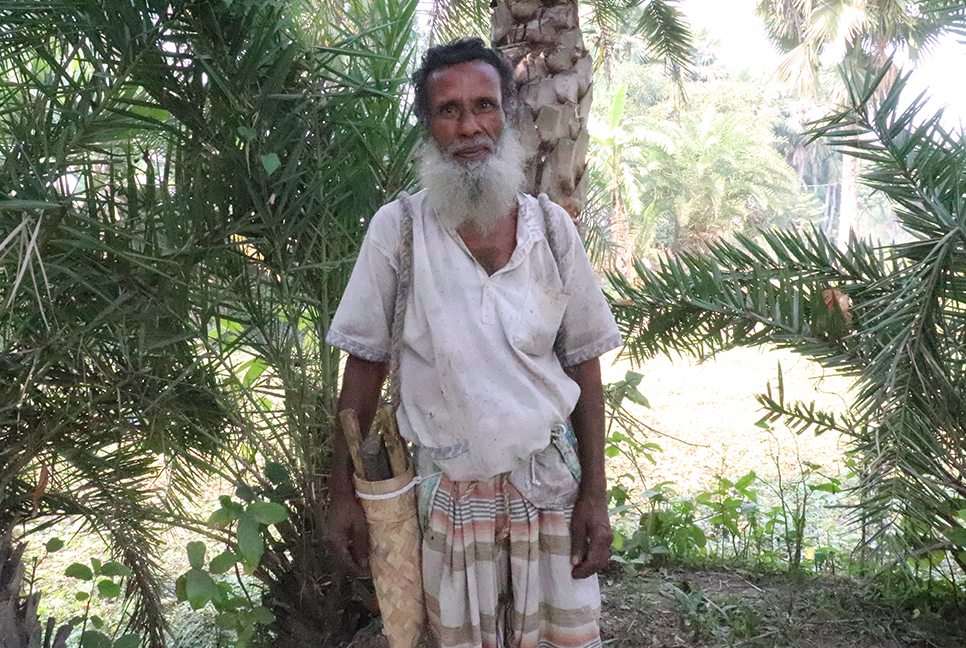 ৩৮ বছর ধরে খেজুরের রস সংগ্রহ করছেন হারুনর রশিদ