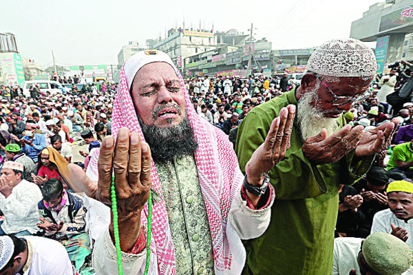 শান্তি সমৃদ্ধি কামনায় আখেরি মোনাজাত