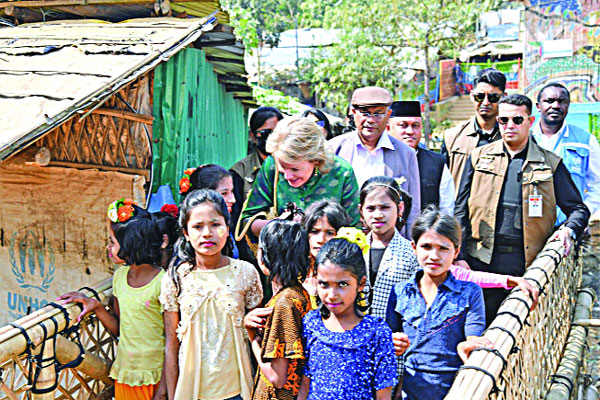 রোহিঙ্গা নারীদের কথা শুনলেন রানি মাথিল্ডে