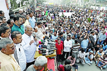 সরকারের পায়ের নিচে মাটি নেই : মোশাররফ