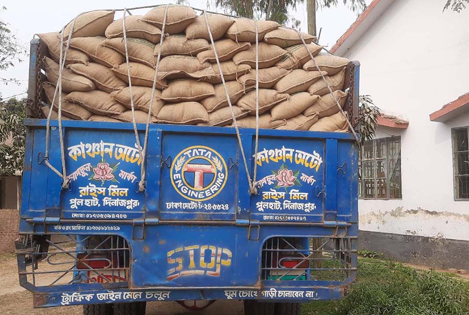 খাওয়ার অনুপযোগী ভিজিডি’র চাল ফেরত দিলেন ইউপি চেয়ারম্যান