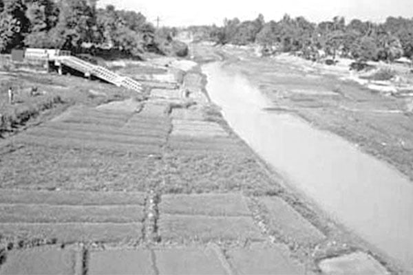 দখল-দূষণের কবলে সুতাং নদ