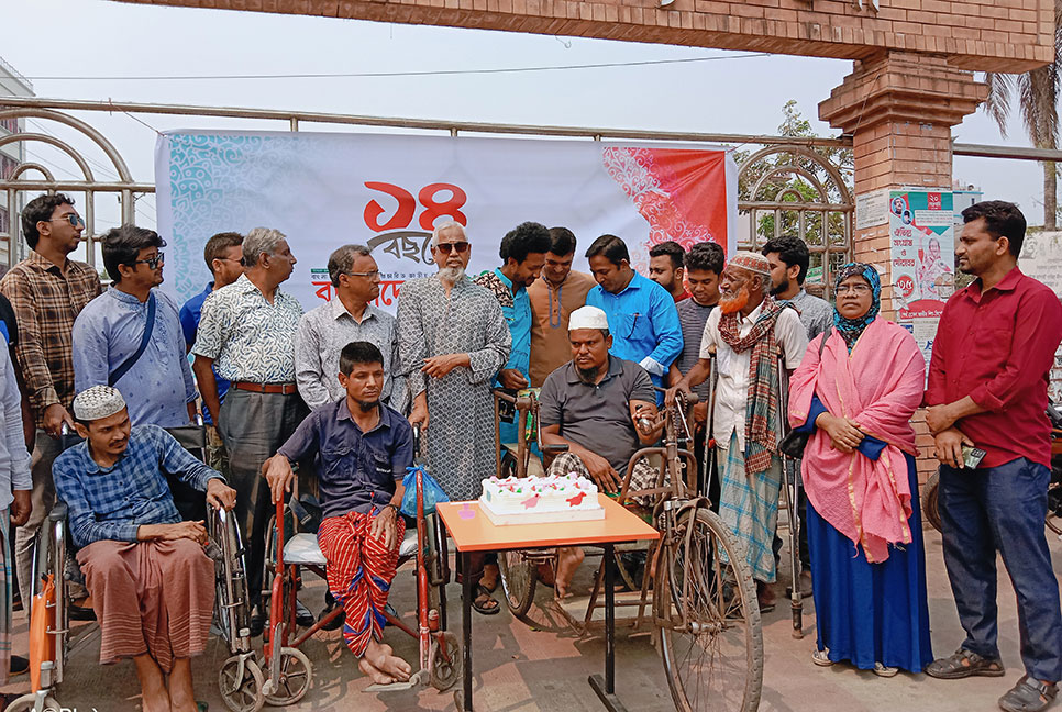 বরগুনায় প্রতিবন্ধীদের সঙ্গে নিয়ে প্রতিষ্ঠাবার্ষিকী উদযাপন