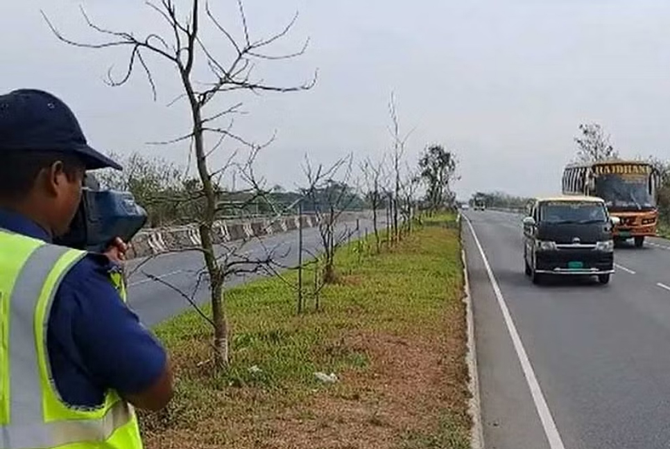 এক্সপ্রেসওয়েতে ২ দিনে ৩৪৩ মামলা