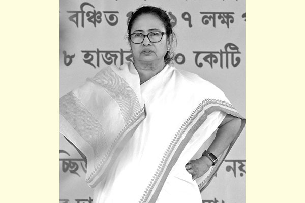 কেন্দ্রের বিরুদ্ধে বঞ্চনার অভিযোগে মমতার ধরনা