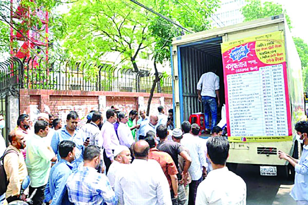 রাজধানীতে সাশ্রয়ী মূল্যে বসুন্ধরার ২৩ পণ্য বিক্রি