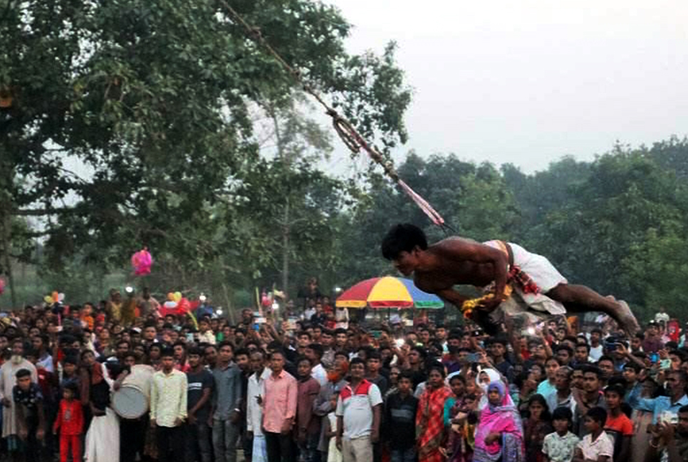 দিনাজপুরে ঐতিহ্যবাহী চড়ক উৎসব 