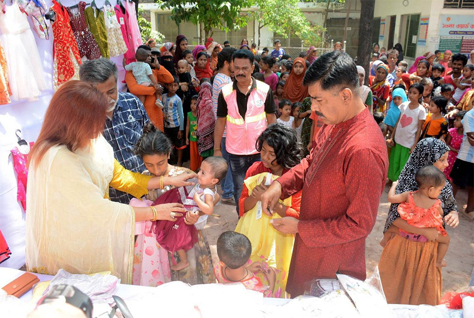 ৫ টাকায় ঈদের নতুন জামা পেয়ে উচ্ছ্বসিত তিন শতাধিক শিশু