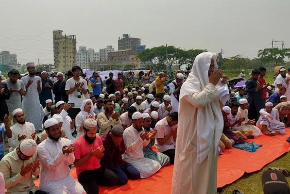 বৃষ্টির প্রার্থনায় রাজধানীতে ‘সালাতুল ইস্তিসকার’ আদায়