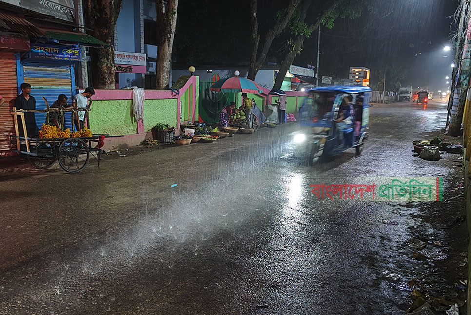 টানা দাবদাহের মাঝে সুনামগঞ্জে ঝরল প্রশান্তির বৃষ্টি