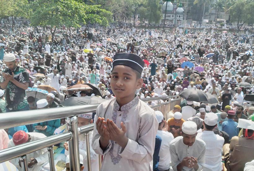 সিলেটে রোদ ঝলমলে ঈদের সকাল 