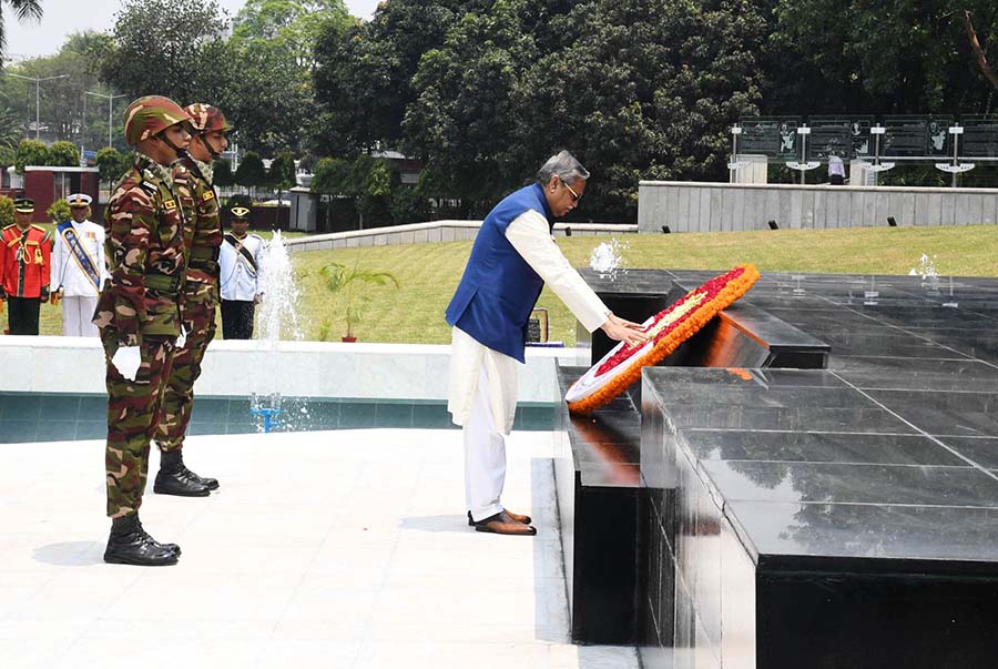 শিখা অনির্বাণে রাষ্ট্রপতির শ্রদ্ধা