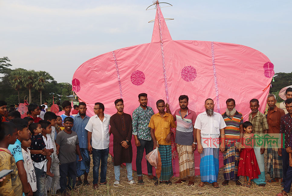 কোটালীপাড়ায় ঘুড়ি উৎসব, নজর কেড়েছে ‘চিলাকাটা’