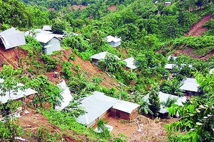 টিলার নিচে মৃত্যুফাঁদ